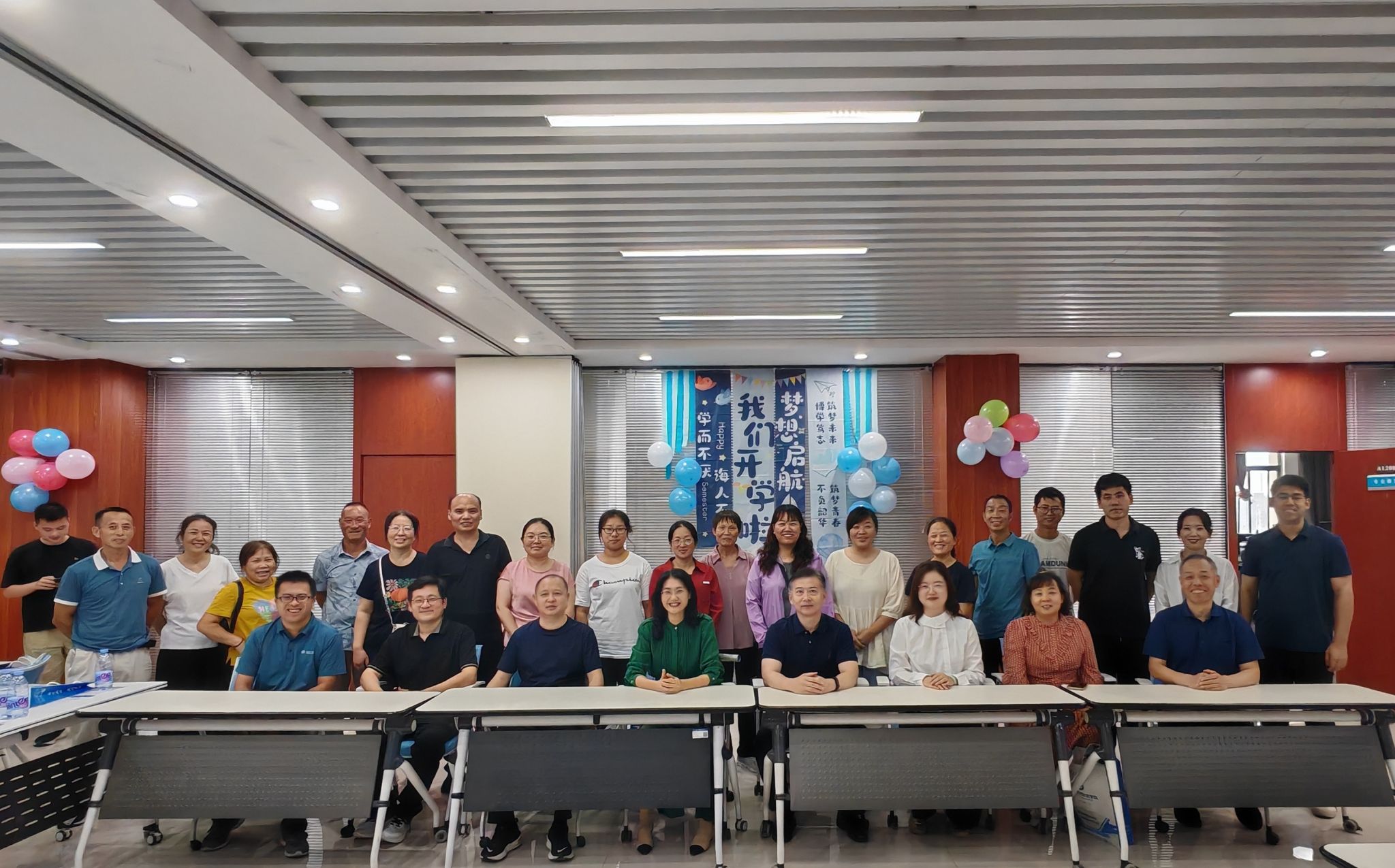 携手同筑未来梦，共育网安新栋梁——Betway必威西汉姆联举办2025级新生家长座谈会